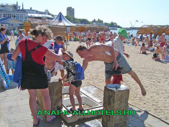 Анапа оборудованные места для мытья ног на пляже